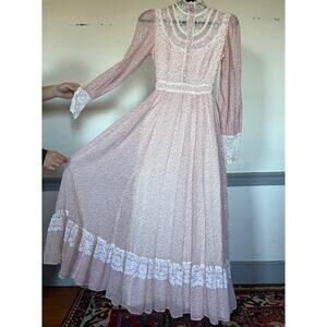 “Buy It Now + Best Offer” early 1970s pink and white flowered Gunny Sax dress